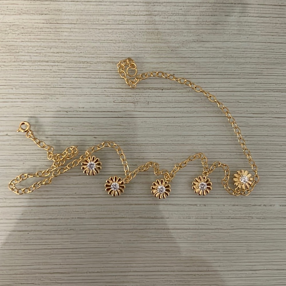 Montserrat New York Girasol choker necklace with daisies
